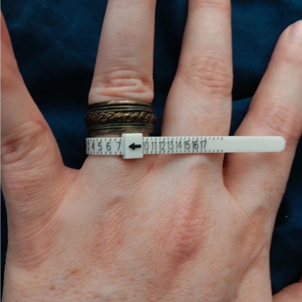 Fidget/twistable rope ring
